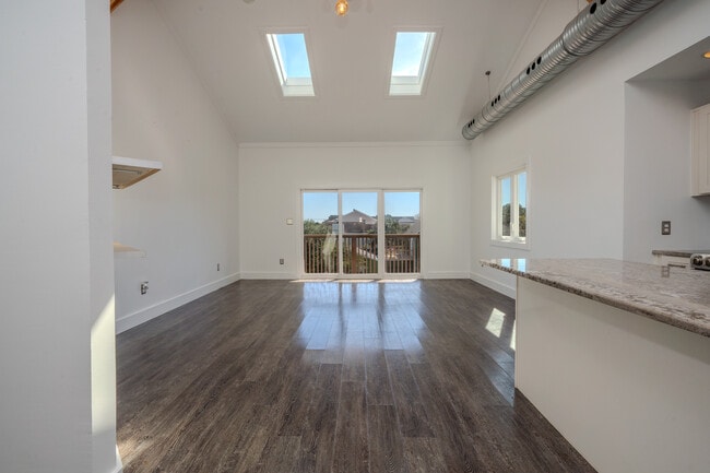 Building Photo - 4467 Ocean View Ave