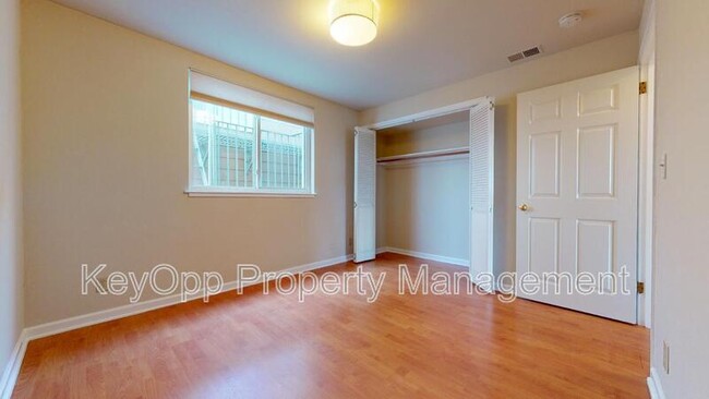 Building Photo - 2332 Taraval St