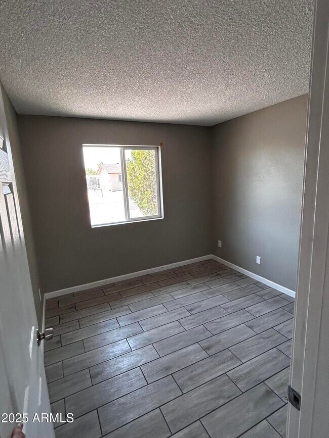 Building Photo - 4736 E Burgess Ln