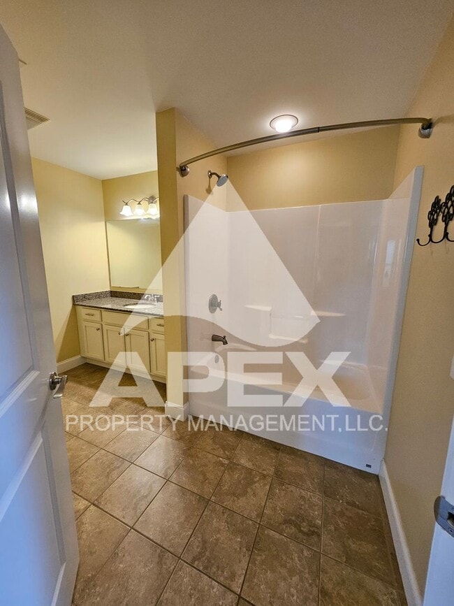 Building Photo - Gorgeous 4 Bd/3 Ba Luxury Condo in the Cot...