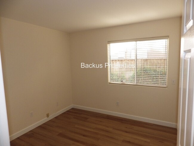 Building Photo - Wonderful Four beddroom home on Chamise Dr...
