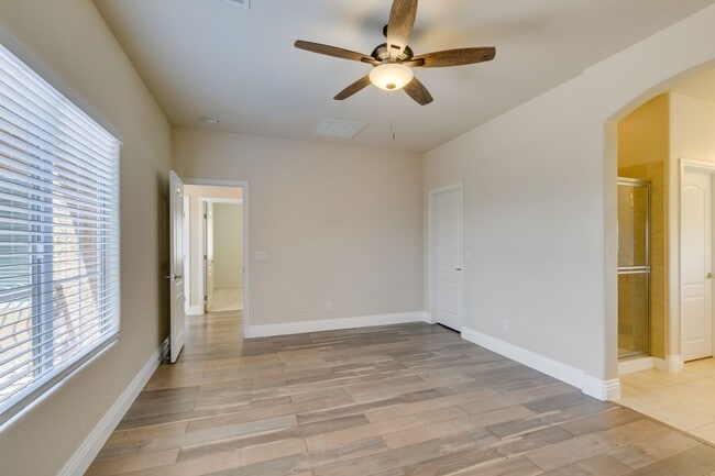 Building Photo - Spacious & Beautiful 3-Bedroom Home in Gat...