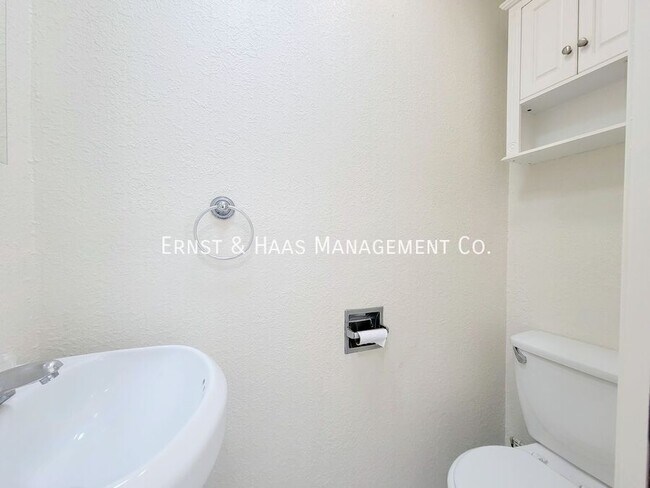 Building Photo - 8142 California St