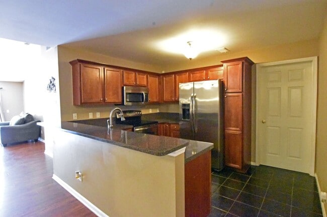 Building Photo - 3-Bedroom, 2-Bath, 2-Car Garage Condo, Ste...