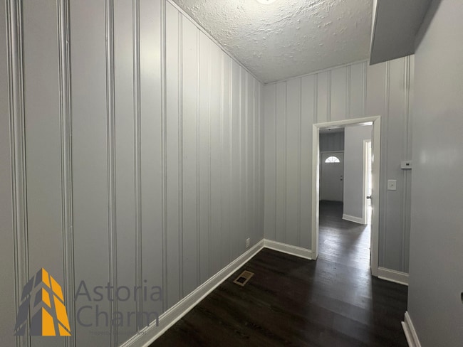 Building Photo - Modern 4-Bedroom with Yard & Easy Downtown...