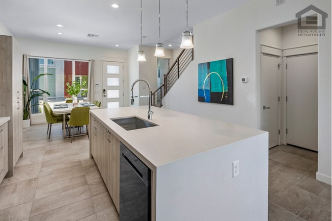 Building Photo - 3Bed/2.5Bath Beautifully Furnished or Unfurnished Home in Goodyear! -- MODERN FINISHES!