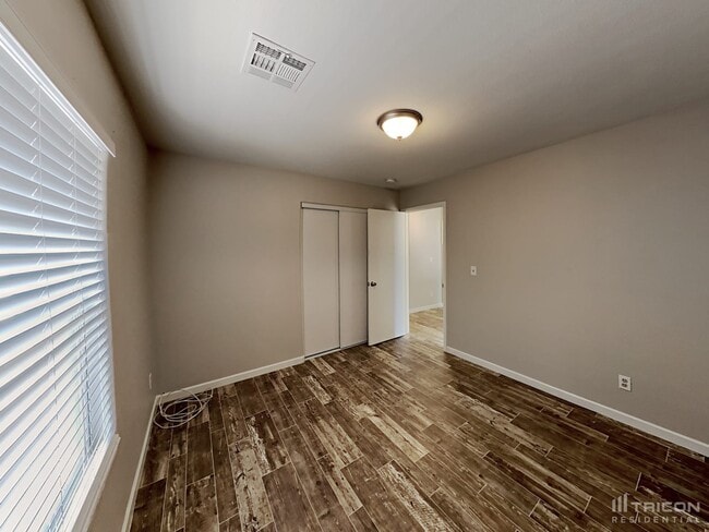 Building Photo - 8758 First Lady Ave