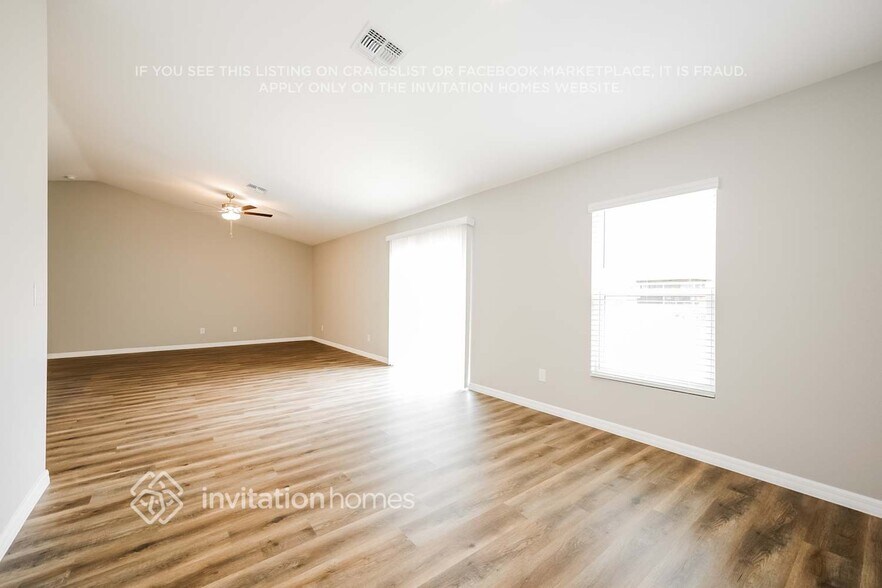 Building Photo - 402 Kostner St