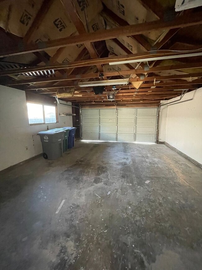 Building Photo - Move-In Ready 4 Bedroom Home!