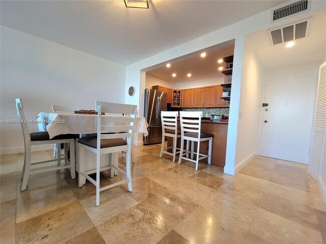 Building Photo - 3505 S Ocean Dr