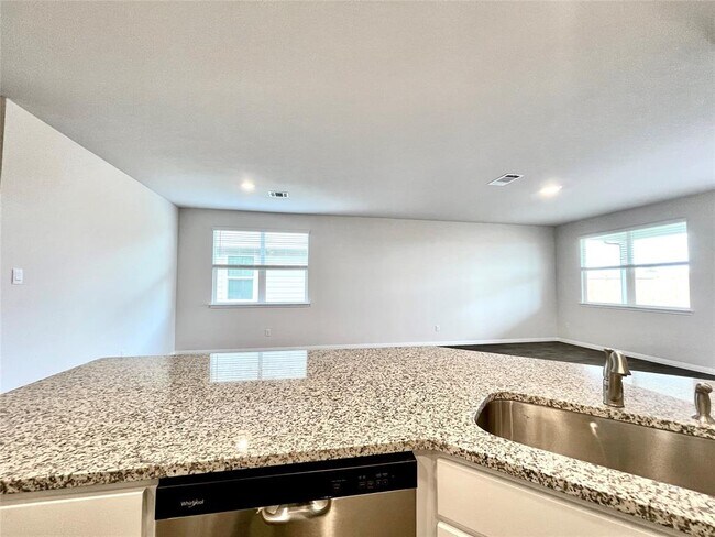 Building Photo - 467 Evergreen Sumac Lp