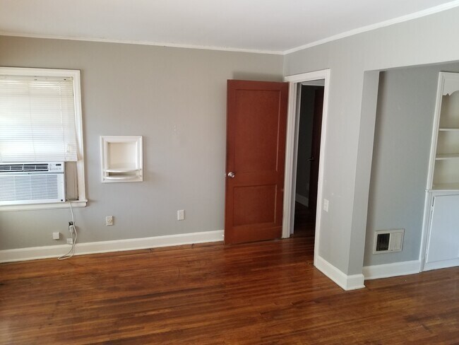 Building Photo - 38 S Bingham St