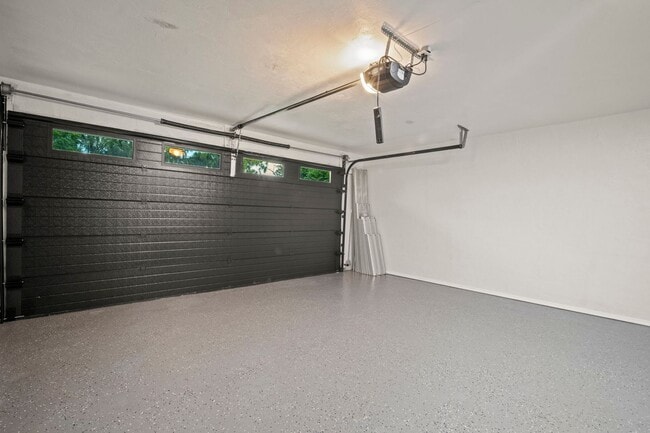 Building Photo - POOL HOME - 4 Bed / 3 Bath Annual Rental