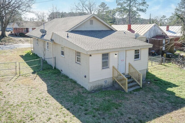 Building Photo - 307 Olivia Ln