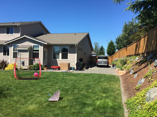 Building Photo - Custom Rental Home Puyallup with View