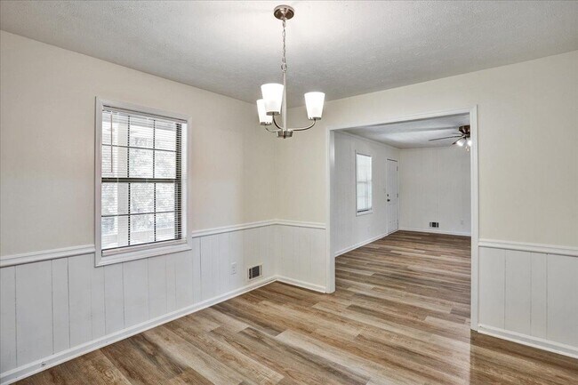 Building Photo - 1812 Wiggins Cir SW