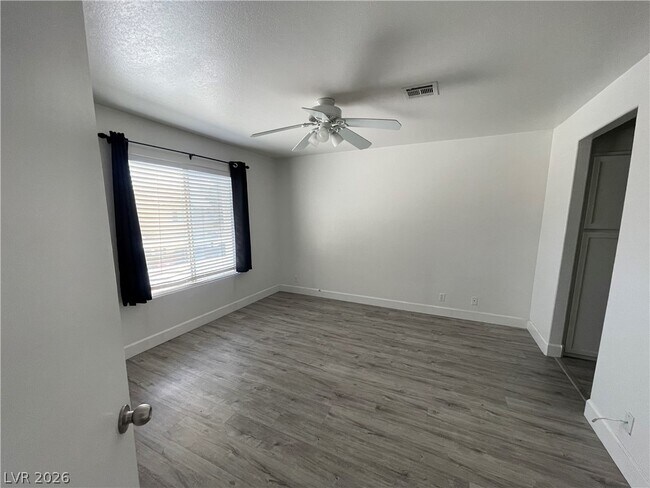 Building Photo - 1521 Linnbaker Ln