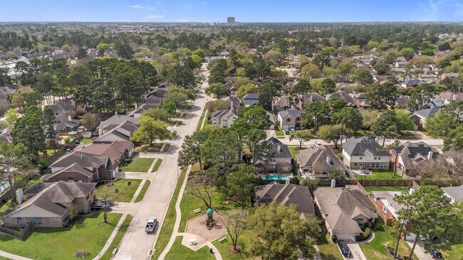 Building Photo - 17102 Mountain Crest Dr