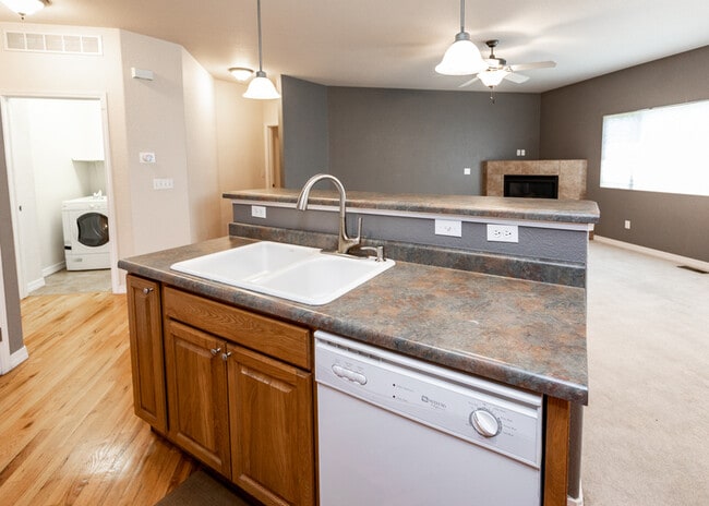 Building Photo - 5607 University Village View