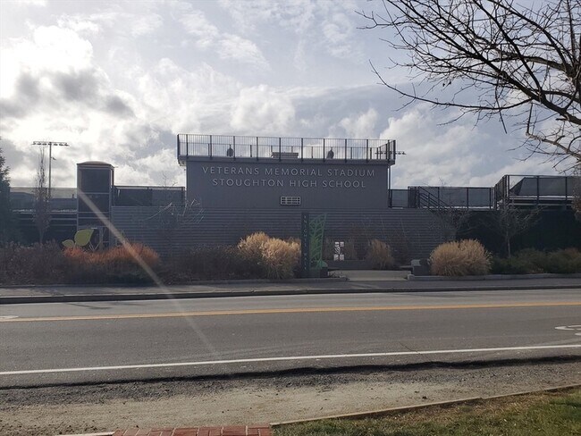 Building Photo - 215 Pearl St