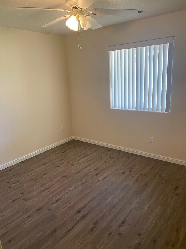 Building Photo - 1048 N 2100 W