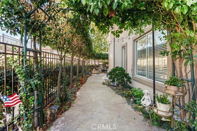 Building Photo - 40 Veneto Ln