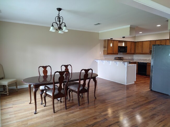 Building Photo - 304 Holly Hill Rd