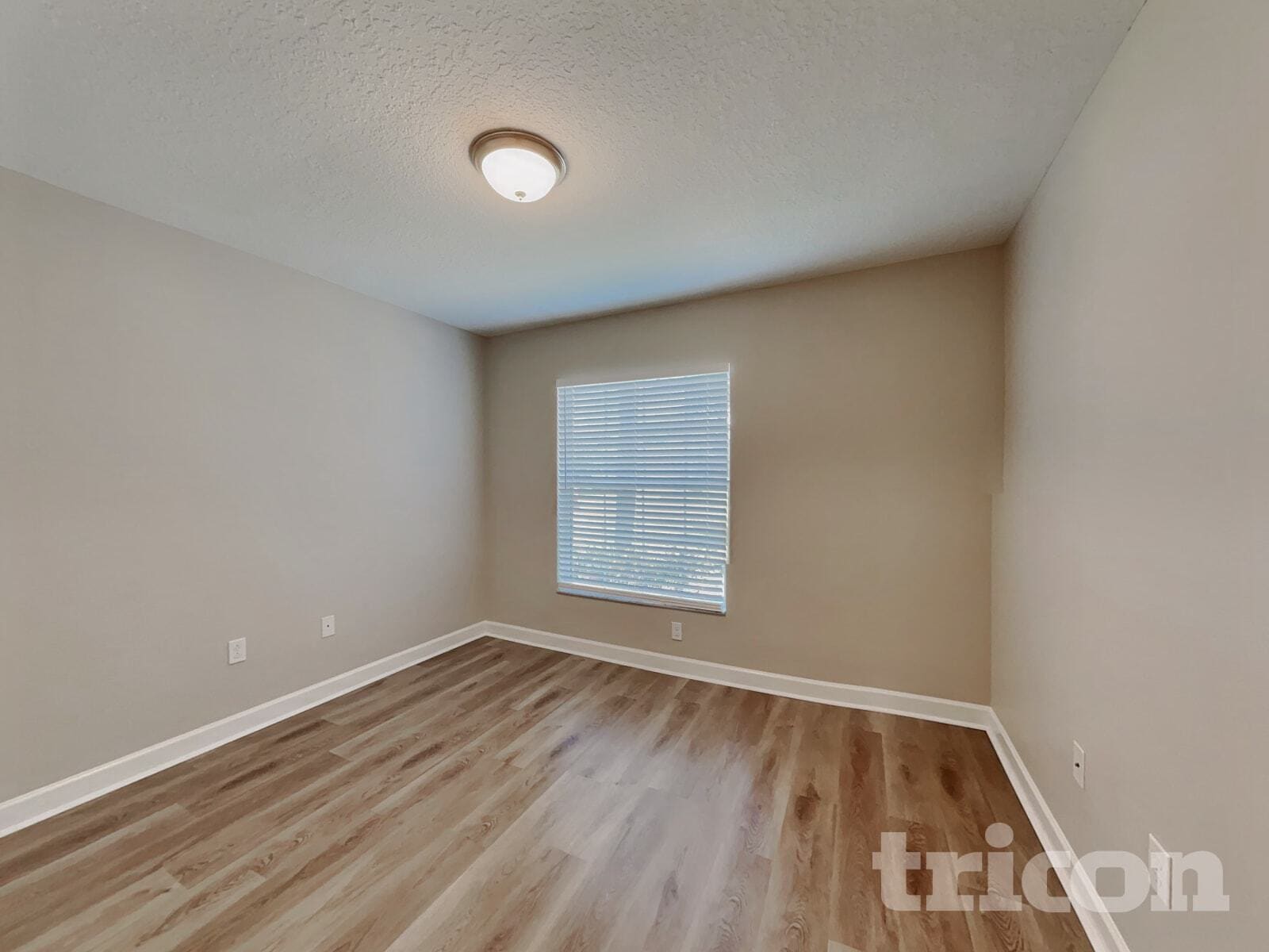 Building Photo - 13806 Newport Shores Dr