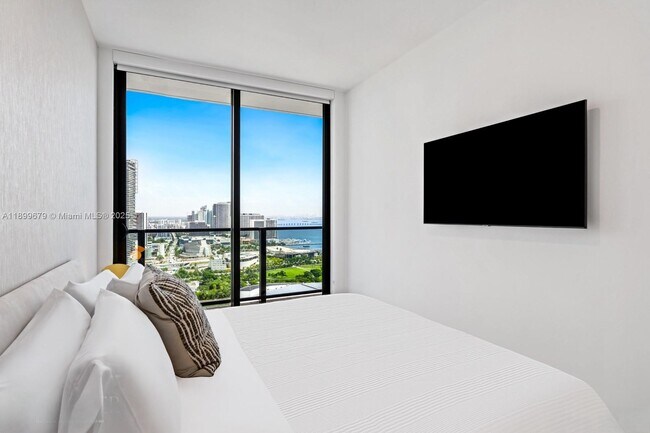 Building Photo - 398 NE 5th St