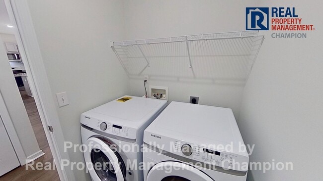 Building Photo - Beautiful 3 BD/2 BA Home in Porters Walk