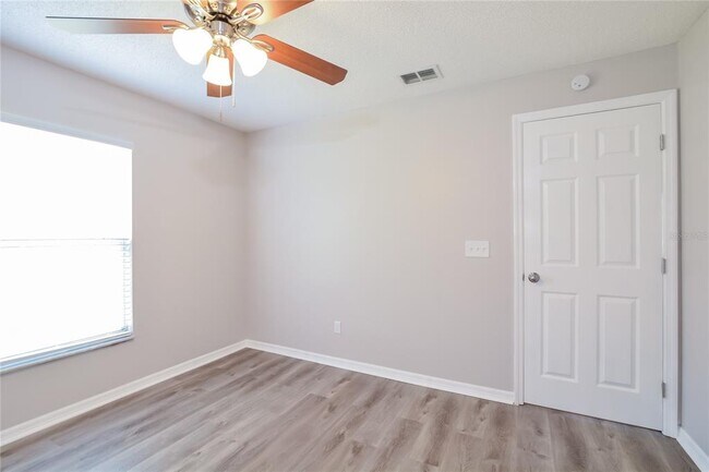 Building Photo - 528 Finch Ct