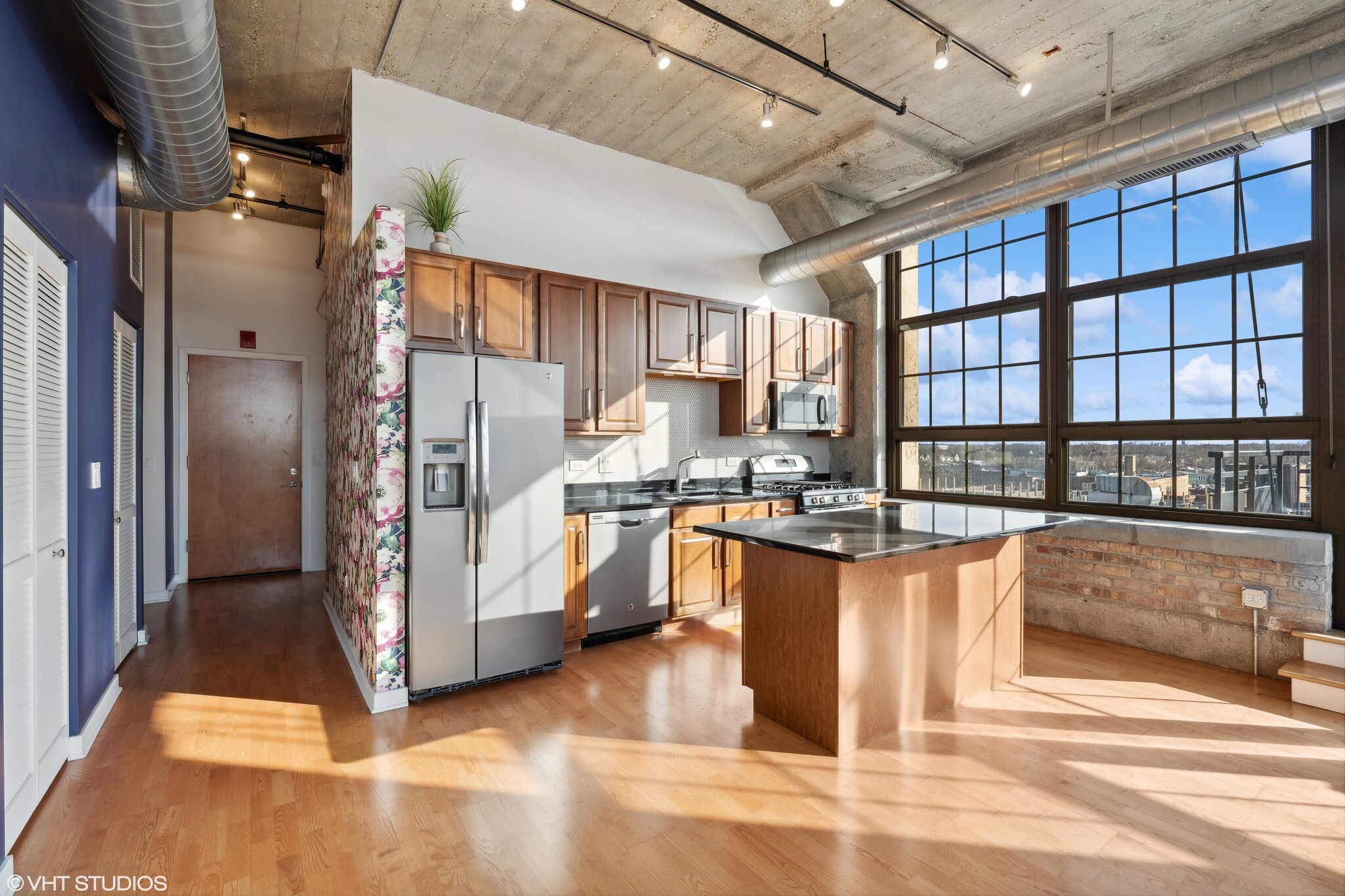 Building Photo - 3963 W Belmont Ave