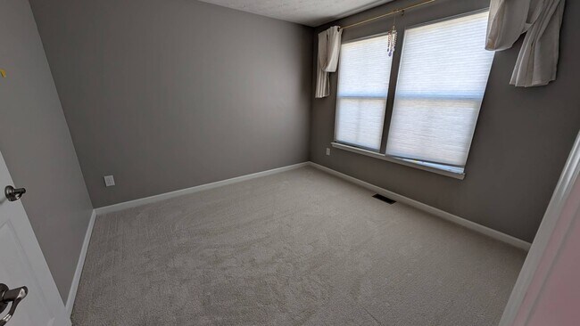 Building Photo - 1092 Baywood Dr