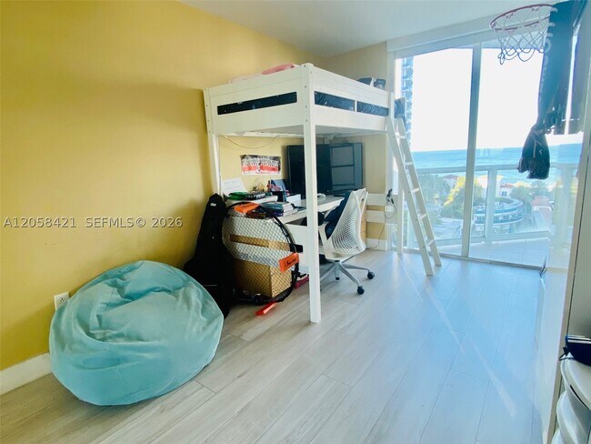 Building Photo - 5900 Collins Ave