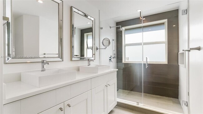 Building Photo - 876 Garnet Cir