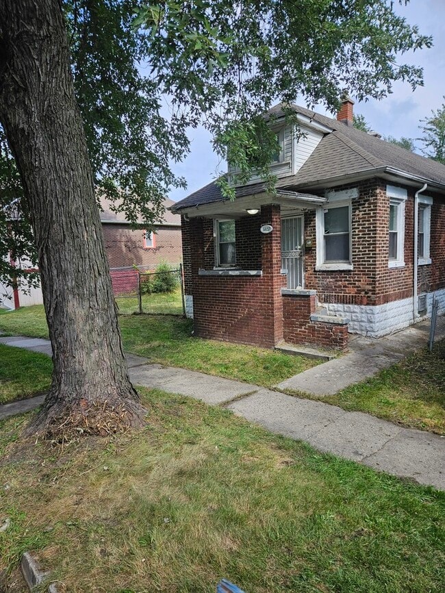Primary Photo - 1323 Buchanan St