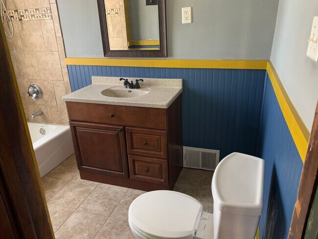 Building Photo - 1820 3rd Ave N