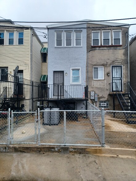 Building Photo - 577 Laurens St