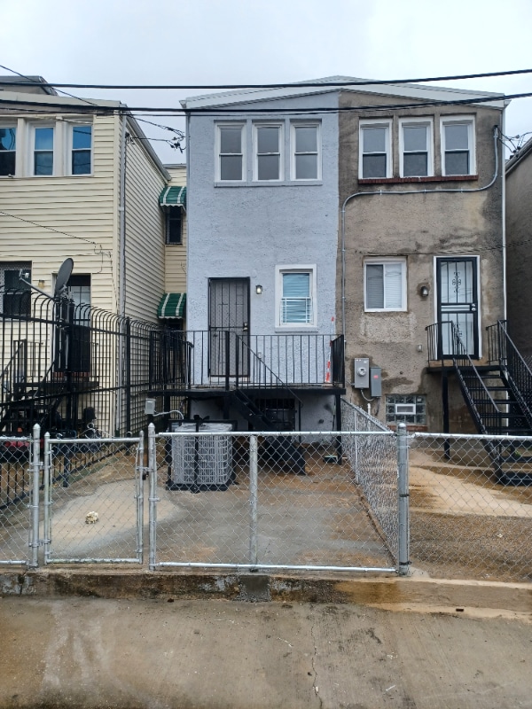 Building Photo - 577 Laurens St