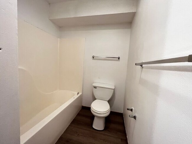 Building Photo - $1,175 | 2 Bedroom, 1 Bathroom Condo | No ...