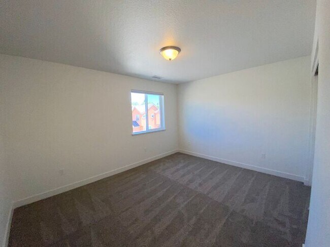 Building Photo - Built 2023 NW Reno 3 Bedroom House - Downs...
