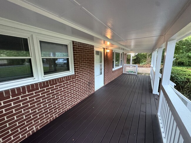 Building Photo - Downtown Watkinsville 4br Home FOR RENT
