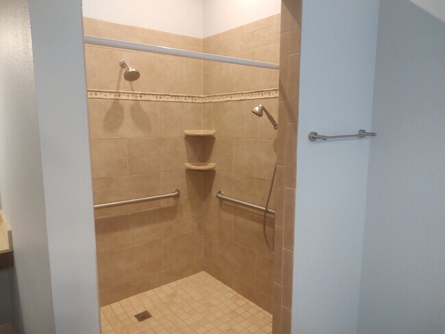 Building Photo - "Spacious 4-Bedroom with 3 Full Baths - 2,...