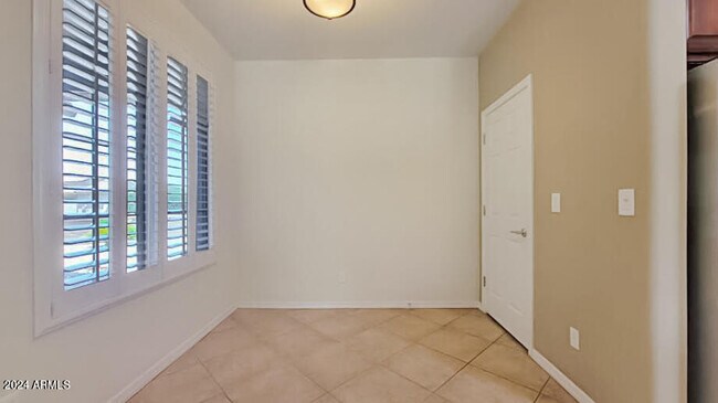 Building Photo - 26505 W Burnett Rd