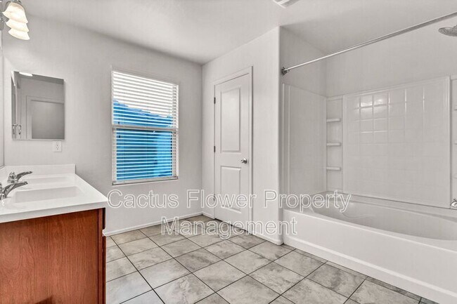 Building Photo - 1245 N Balboa