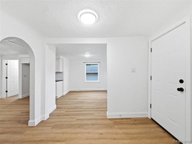 Building Photo - 2124 Bernice Ave