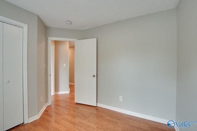 Building Photo - 118 River Oaks Dr