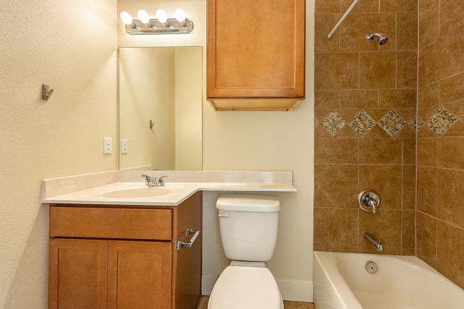 Building Photo - 611 Franklin Blvd