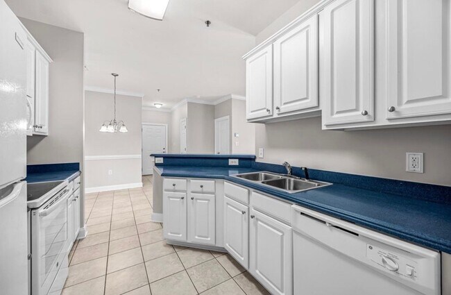 Building Photo - 2021 Silvercrest Dr