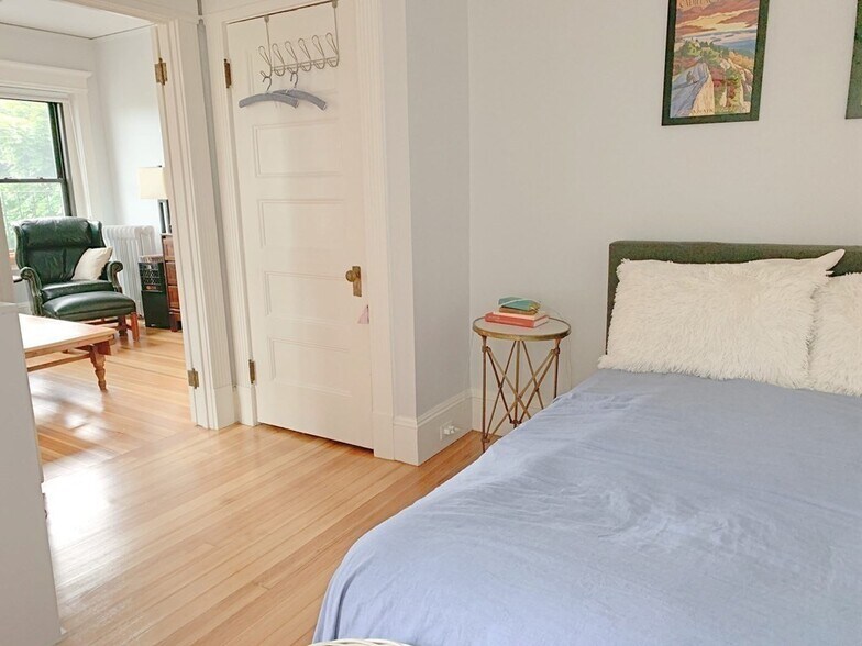 Primary Photo - 35 Winchester St